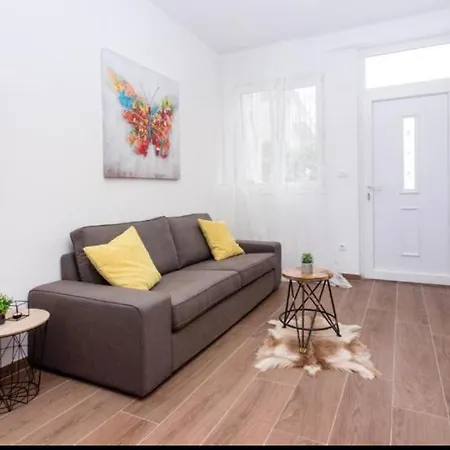 Urban 2 Apartment Split